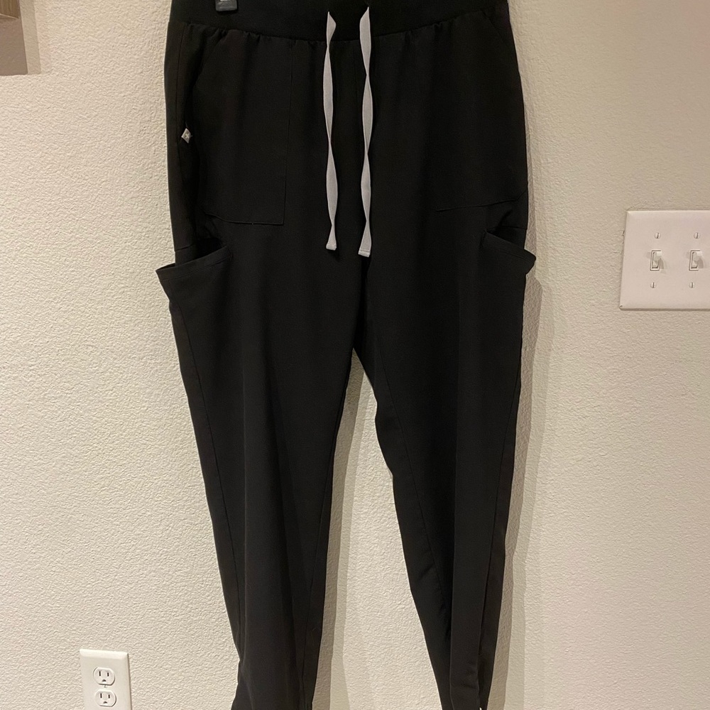 FIGS Kade Cargo Scrub Pant